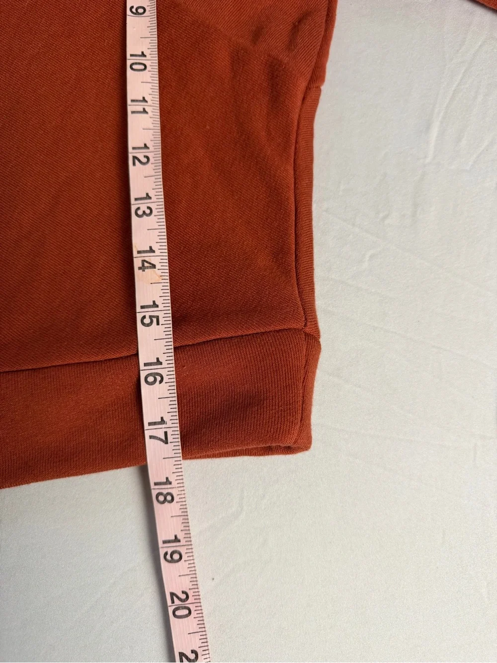 ALO Yoga Soleil Long-Sleeve Cropped Turtleneck Top rust size medium